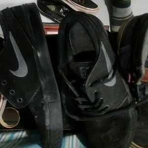 Nike size 5 bigboys